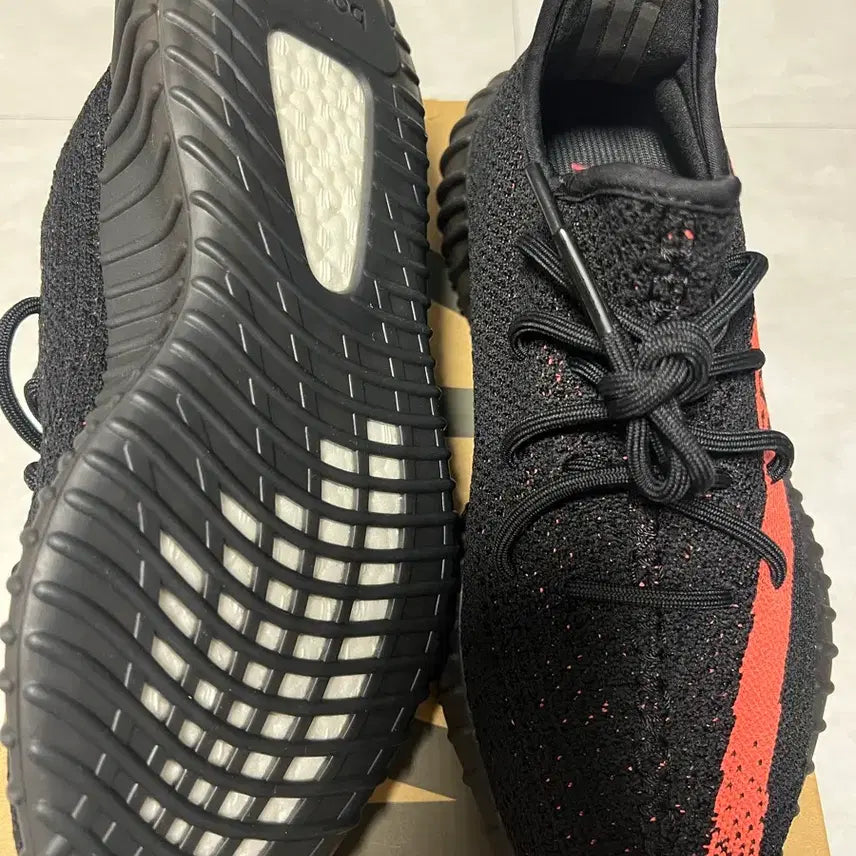 [BUNJANG] Adidas Yeezy Boost 350 V2 Red Stripe / 이지부스트 350V2 255