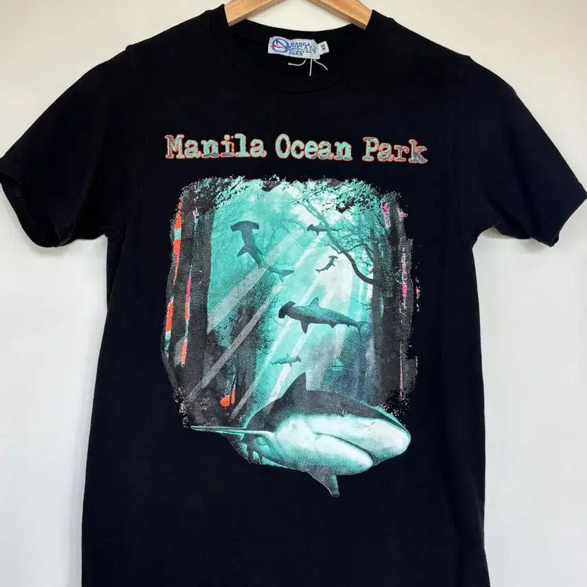 [BUNJANG] Manila Ocean Park Graphic T-Shirt / 마닐라 오션파크 그래픽 티셔츠