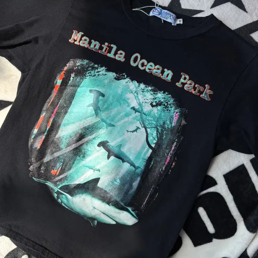 [BUNJANG] Manila Ocean Park Graphic T-Shirt / 마닐라 오션파크 그래픽 티셔츠