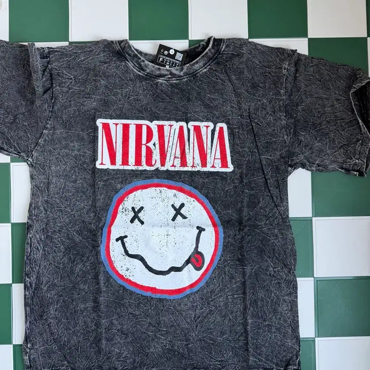 [BUNJANG] Nirvana Smile Washing T-shirt / 너바나 스마일 워싱 반팔티 새상품