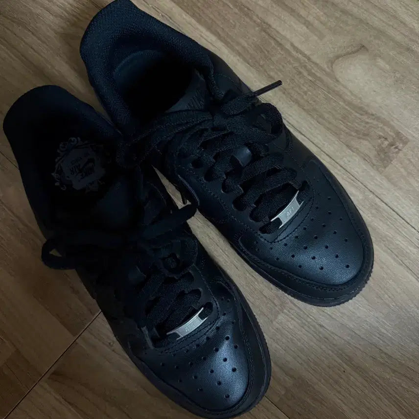[BUNJANG] Nike Air Force 1 Low Triple Black Sneakers / 나이키 에어포스 로우 트리플 블랙 거의 새상품