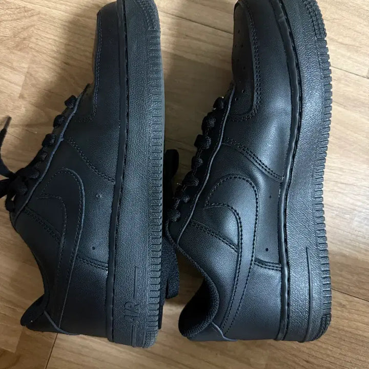 [BUNJANG] Nike Air Force 1 Low Triple Black Sneakers / 나이키 에어포스 로우 트리플 블랙 거의 새상품