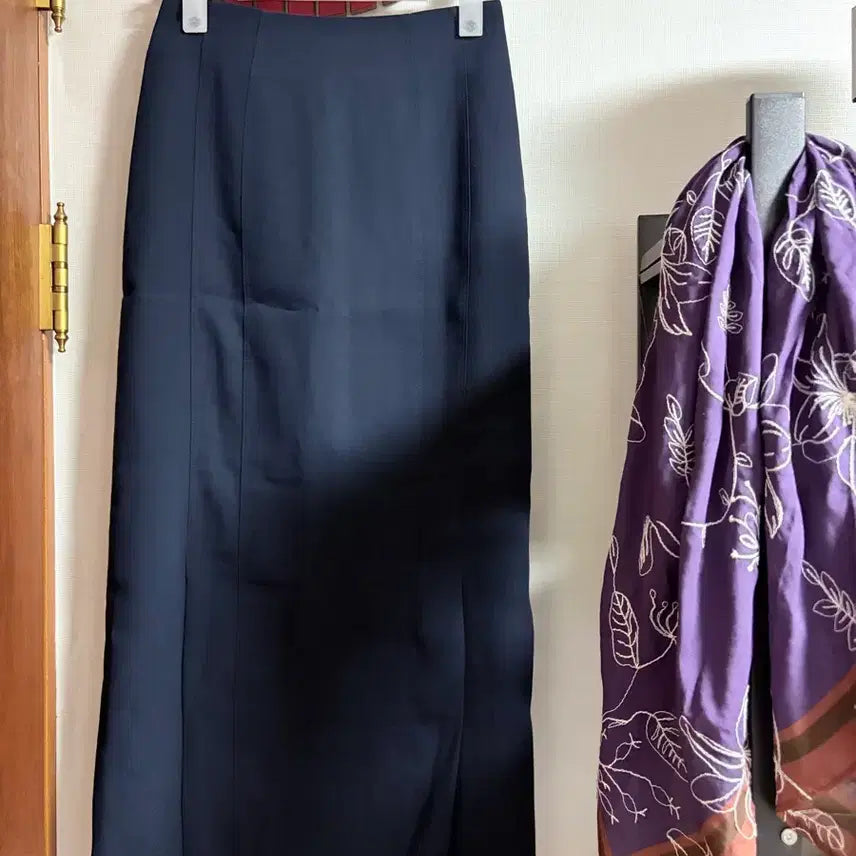 [BUNJANG] Navy Side Slit Midi Skirt / 네이비 슬릿 스커트
