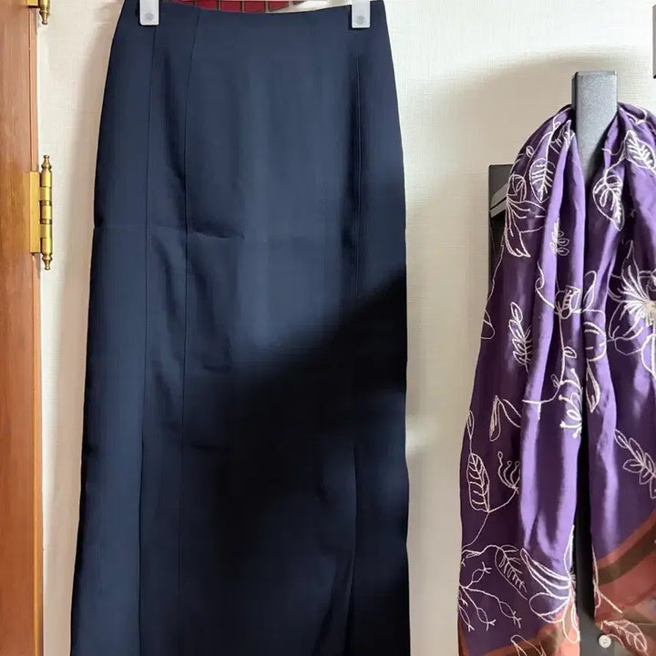 [BUNJANG] Navy Side Slit Midi Skirt / 네이비 슬릿 스커트