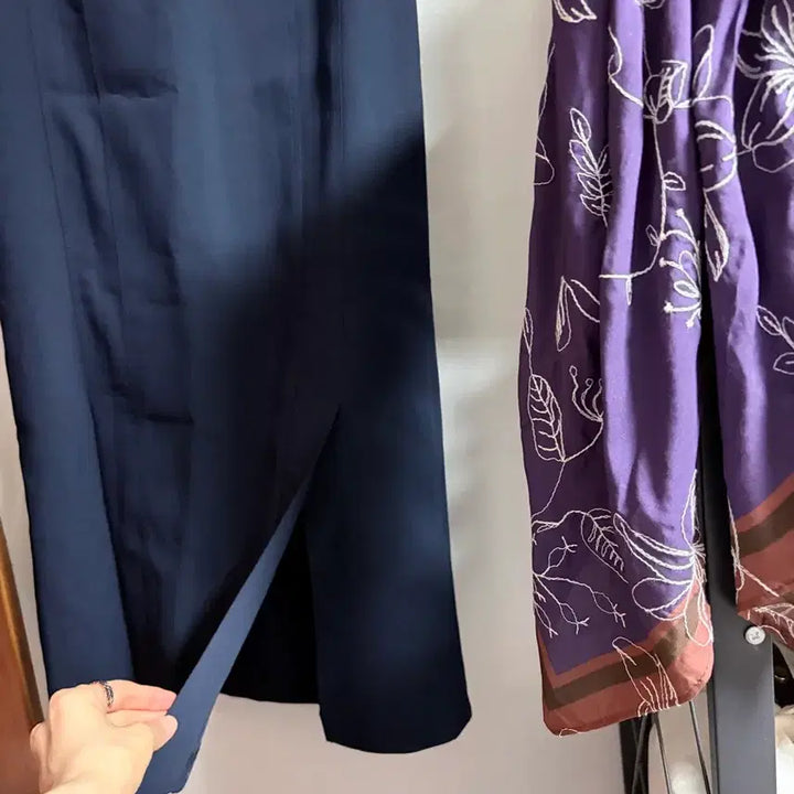[BUNJANG] Navy Side Slit Midi Skirt / 네이비 슬릿 스커트