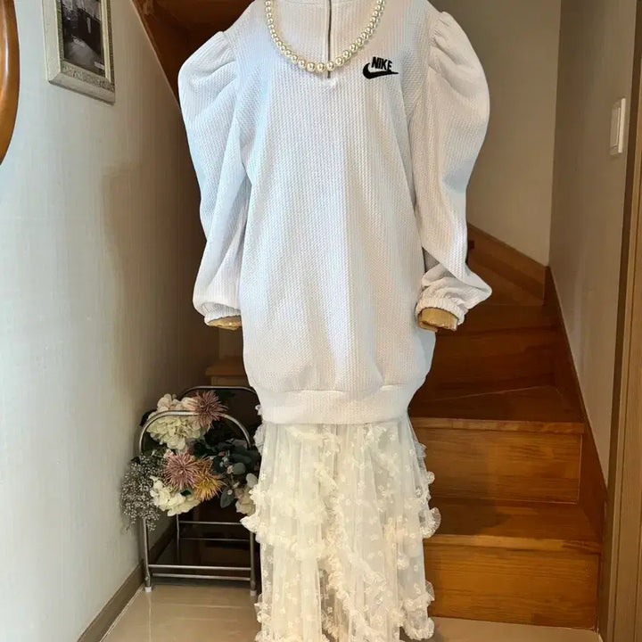 [BUNJANG] Puff Sleeve Blouse with Lace Hem / 볼륨소매