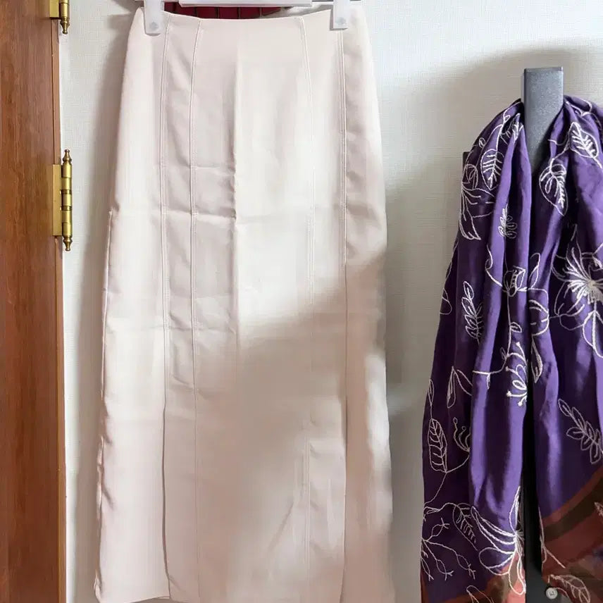 [BUNJANG] Cream Slit Skirt / 크림 슬릿 스커트