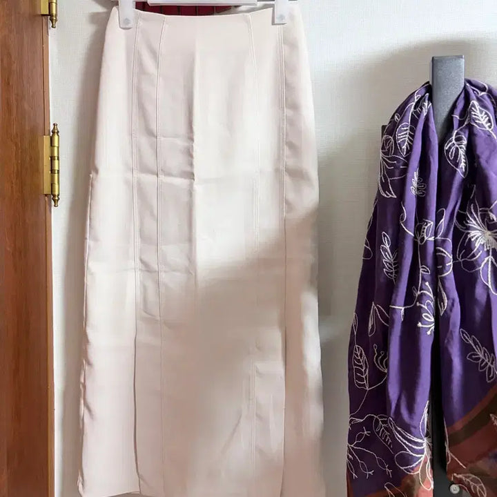 [BUNJANG] Cream Slit Skirt / 크림 슬릿 스커트