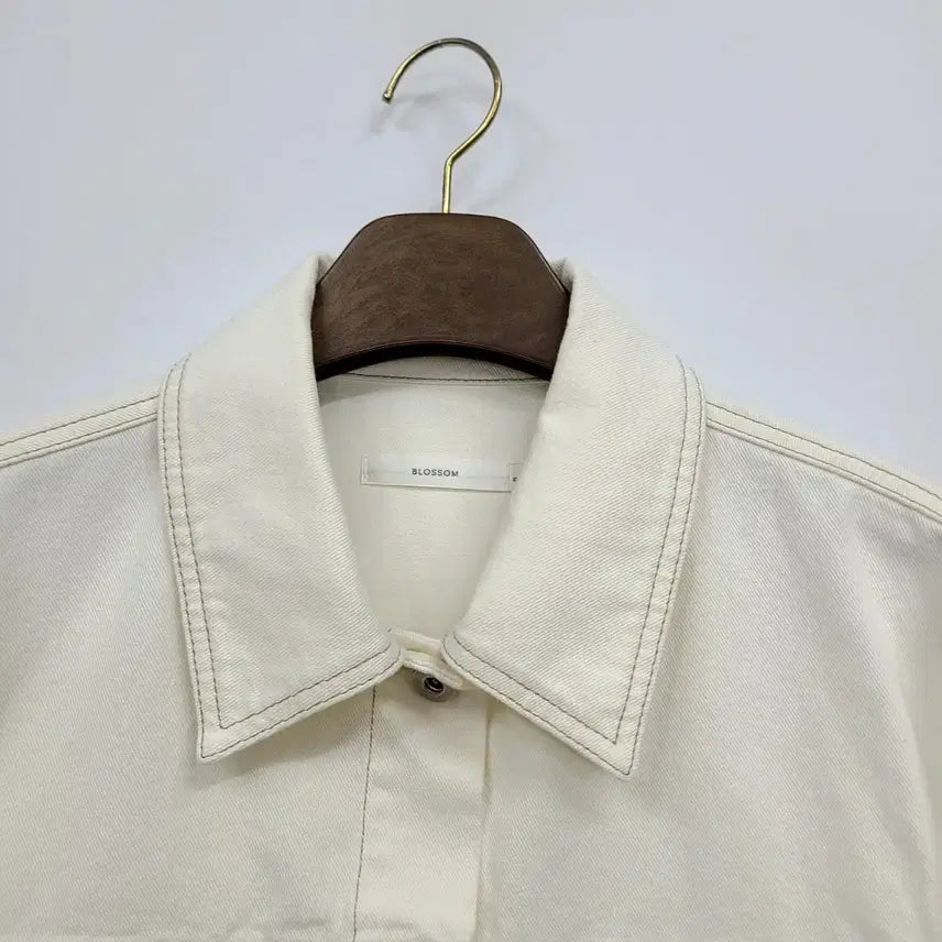 [BUNJANG] Blossom H Company Ivory Denim Crop Jacket (Alice) / 블로썸에이치컴퍼니 아이보리 데님 크롭 자켓/23ss/S/앨리스/1203