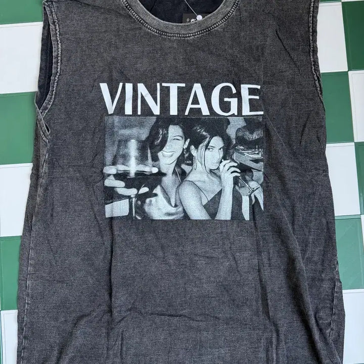 [BUNJANG] Vintage Graphic Tank Top - Grey / 빈티지 그래픽 나시 티셔츠 그레이