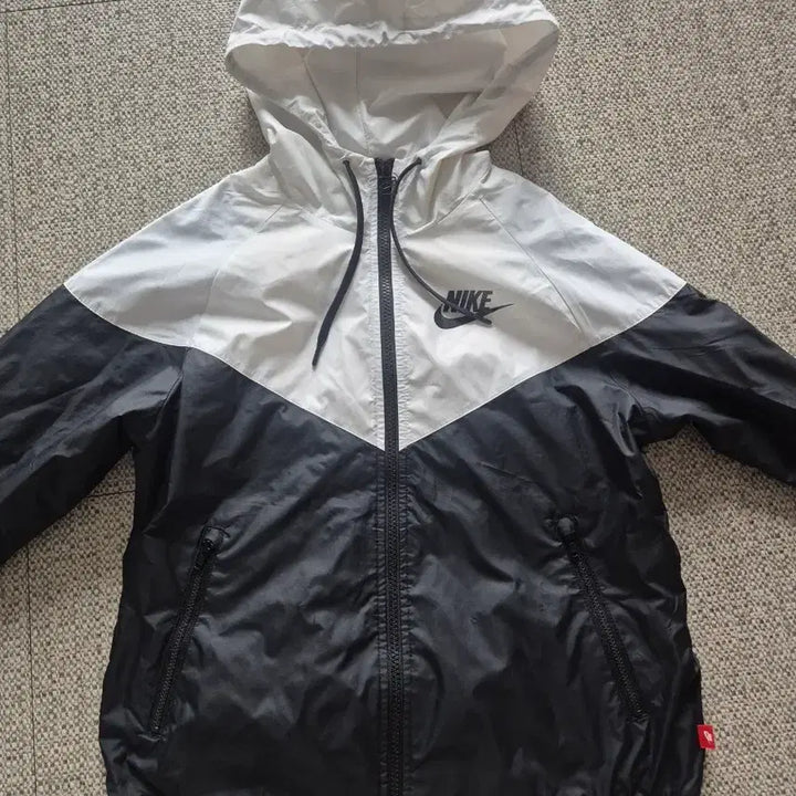 [BUNJANG] Nike Windbreaker Hoodie Zip-up Black/White / 나이키 바람막이 블랙/화이트 후드집업