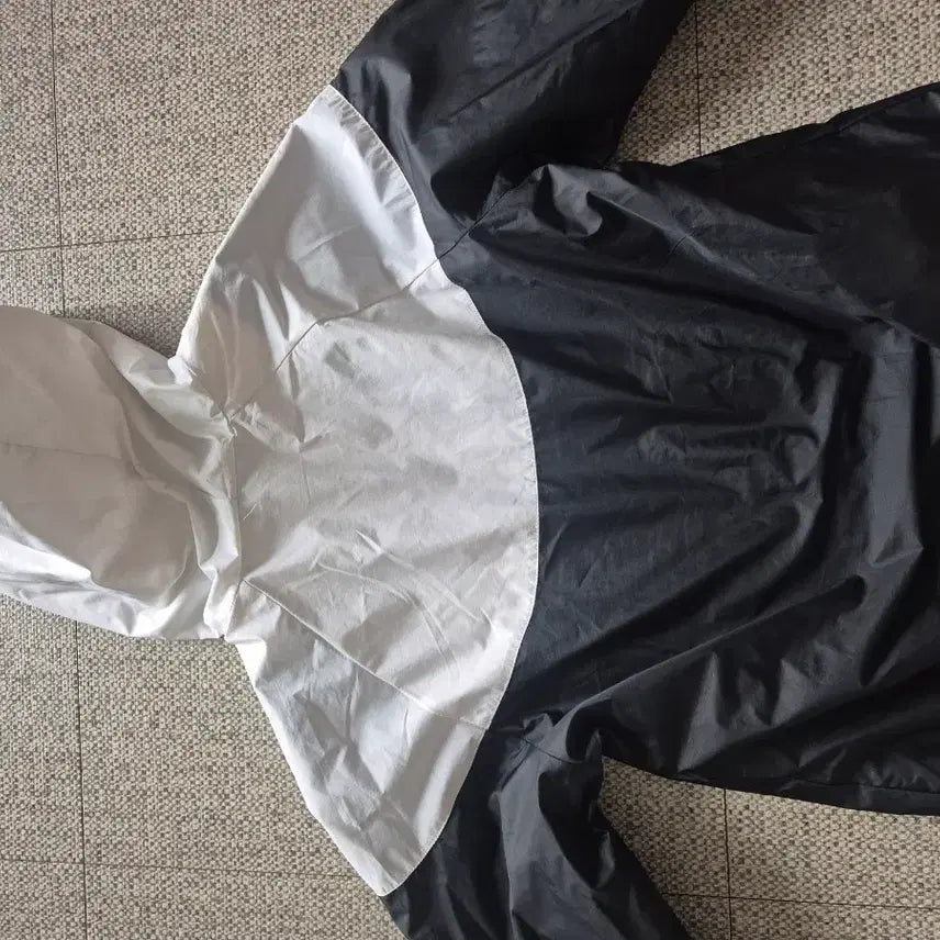 [BUNJANG] Nike Windbreaker Hoodie Zip-up Black/White / 나이키 바람막이 블랙/화이트 후드집업