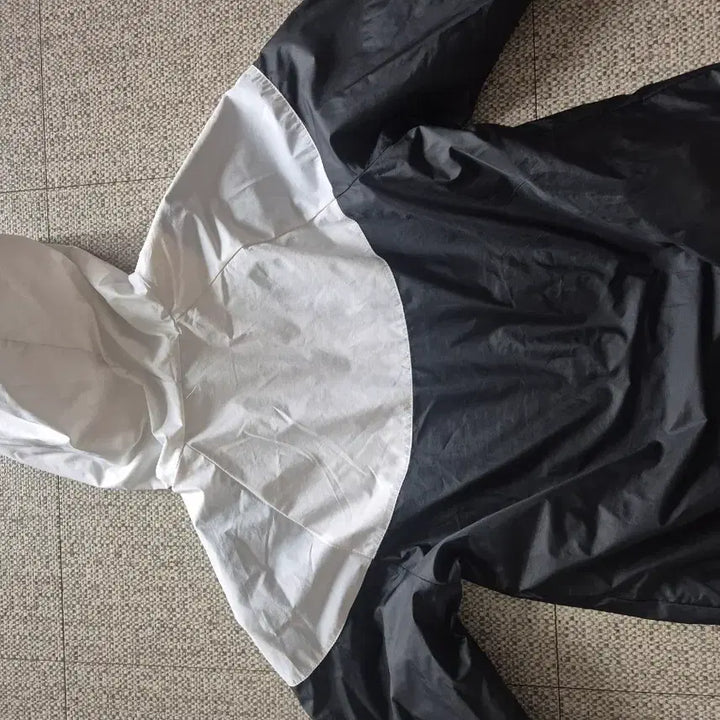 [BUNJANG] Nike Windbreaker Hoodie Zip-up Black/White / 나이키 바람막이 블랙/화이트 후드집업