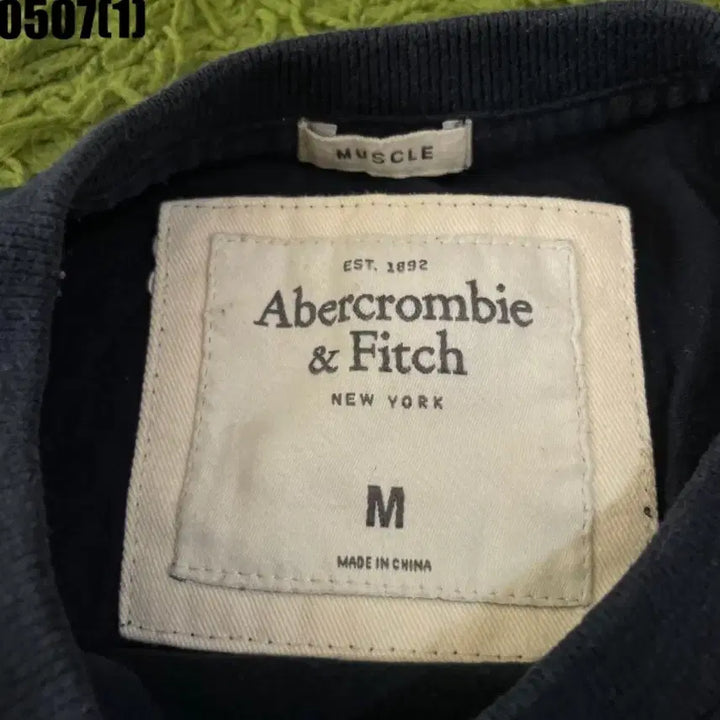 [BUNJANG] Abercrombie &amp; Fitch Short Sleeve T-Shirt Navy 54 Printing / 아베크롬비 반팔 티셔츠 네이비 54프린팅