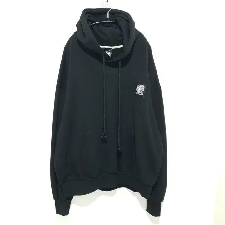 [BUNJANG] KIRTIMUKA Embroidered Square Patch Loose Fit Hoodie / 키르티무카 스퀘어 자수 패치 루즈핏 후드티 ONE_M2648