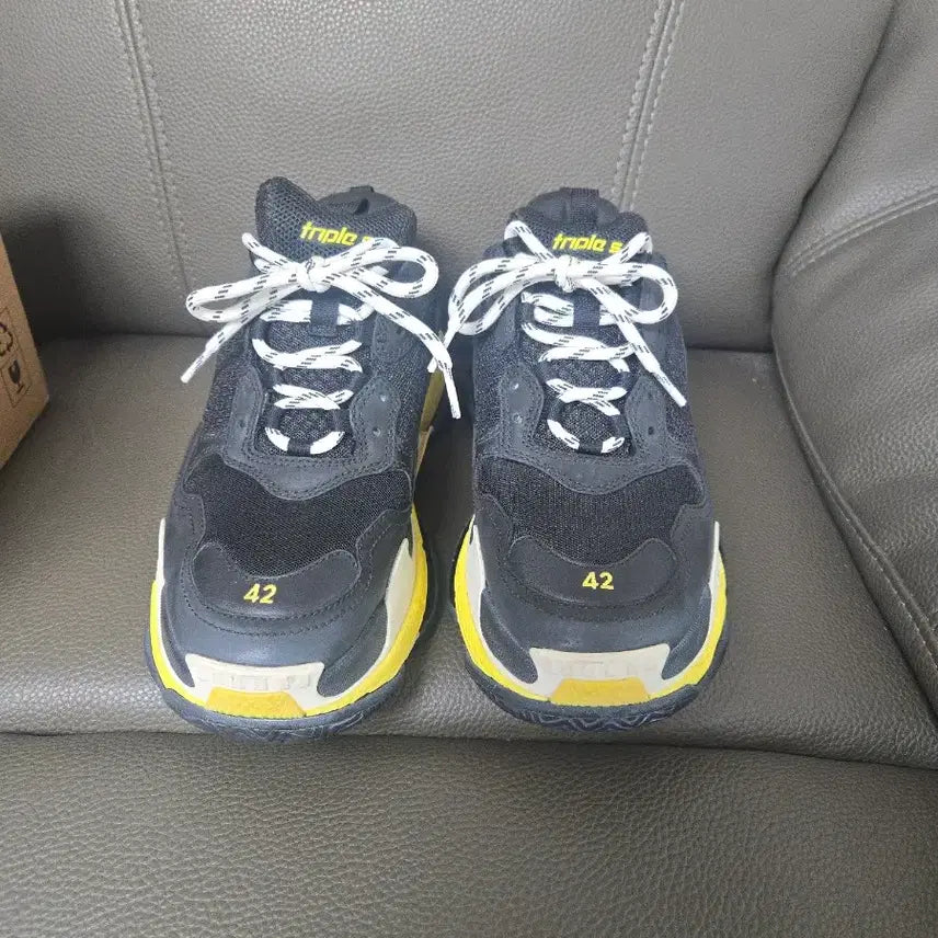 [BUNJANG] Balenciaga Triple S Black Yellow Size 42 / 발렌시아가 트리플 S 검노 42