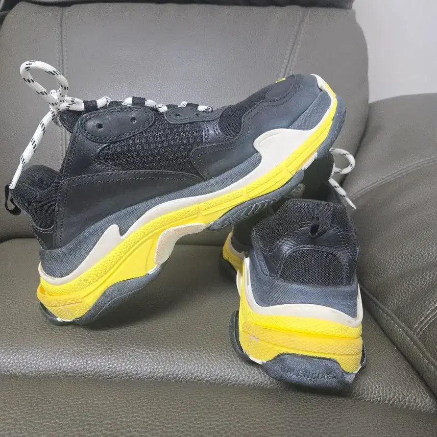 [BUNJANG] Balenciaga Triple S Black Yellow Size 42 / 발렌시아가 트리플 S 검노 42