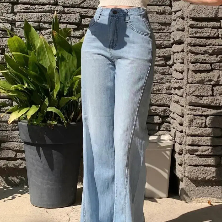 [BUNJANG] Lovemeow Joah Diagonal Denim Pants / 러브미우 주아 사선 데님 팬츠