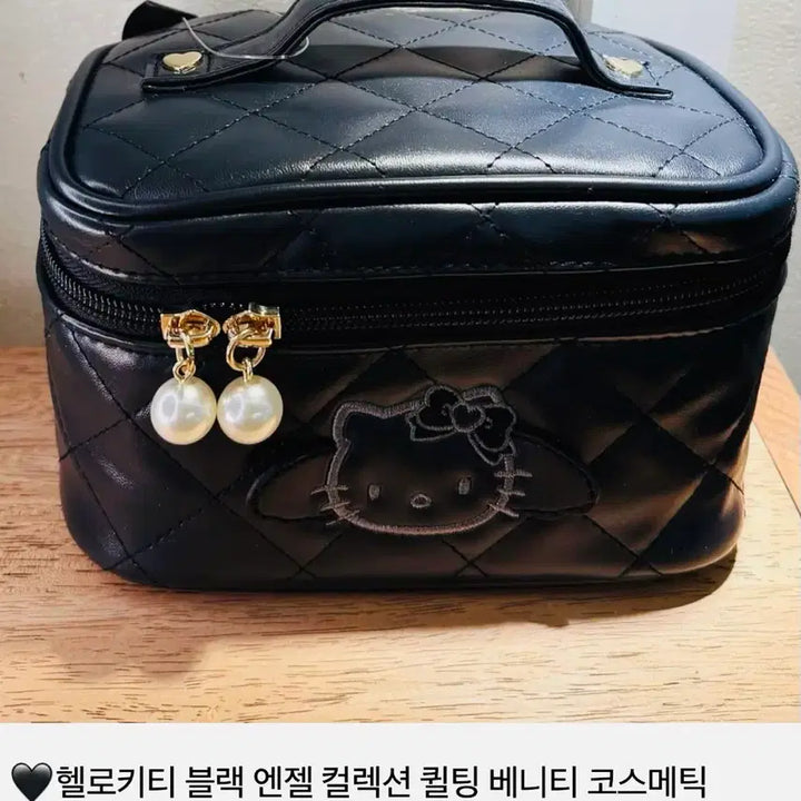 [BUNJANG] Hello Kitty Quilting Vanity Pouch / 헬로키티 퀼팅 블랙 베니티 파우치(마지막가격)