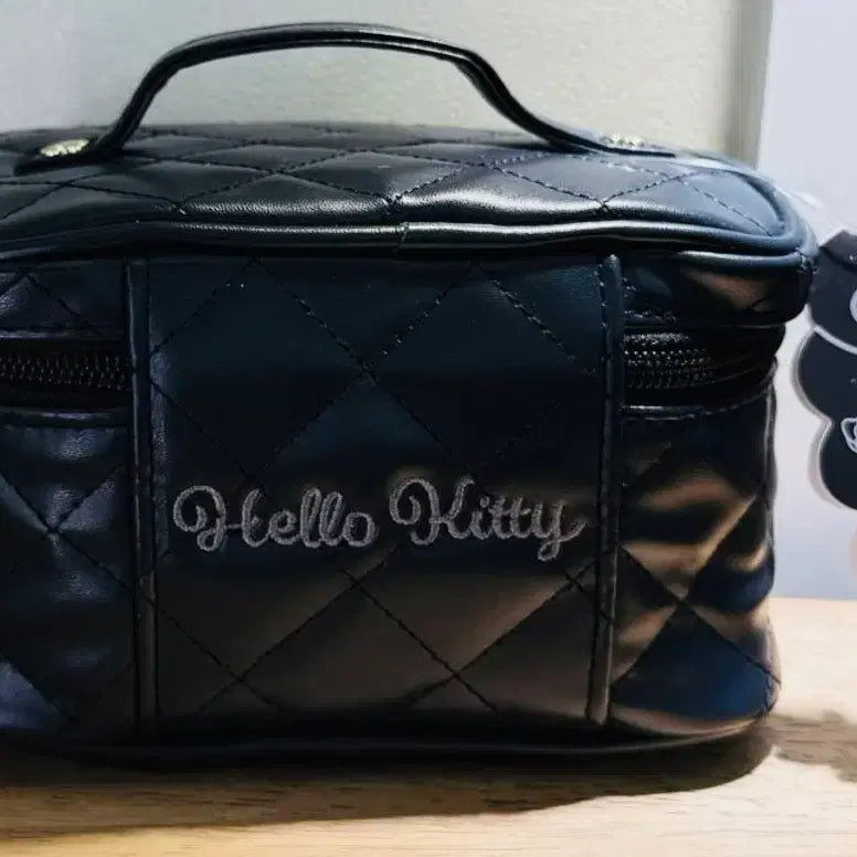[BUNJANG] Hello Kitty Quilting Vanity Pouch / 헬로키티 퀼팅 블랙 베니티 파우치(마지막가격)