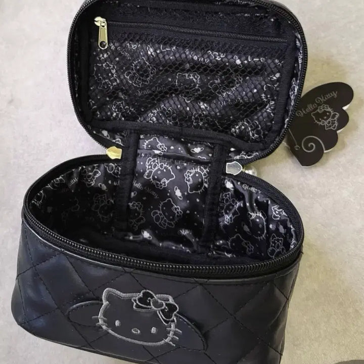 [BUNJANG] Hello Kitty Quilting Vanity Pouch / 헬로키티 퀼팅 블랙 베니티 파우치(마지막가격)