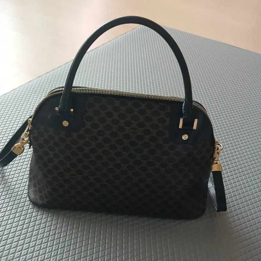 [BUNJANG] Celine Triomphe Shoulder Bag/Tote Bag / 셀린느 트리오페 숄더백/토트백