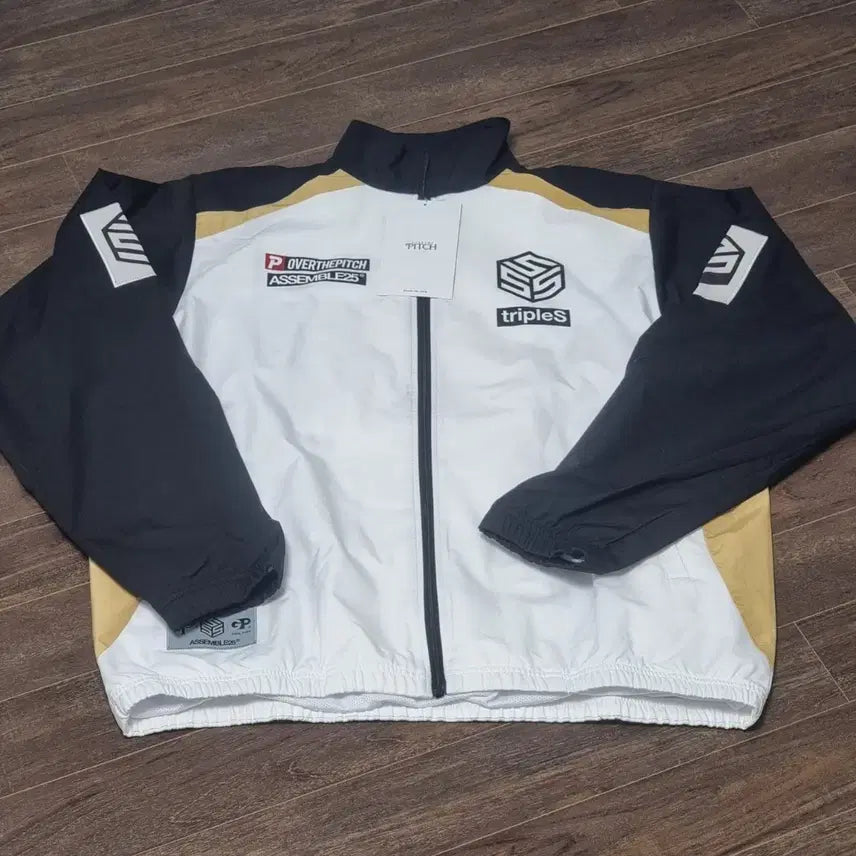 [BUNJANG] tripleS x over the pitch 25 Woven Zip-Up White XL / 트리플에스 x 오버더피치 팀 SSS 어셈블 25 우븐 집업 화이트 XL