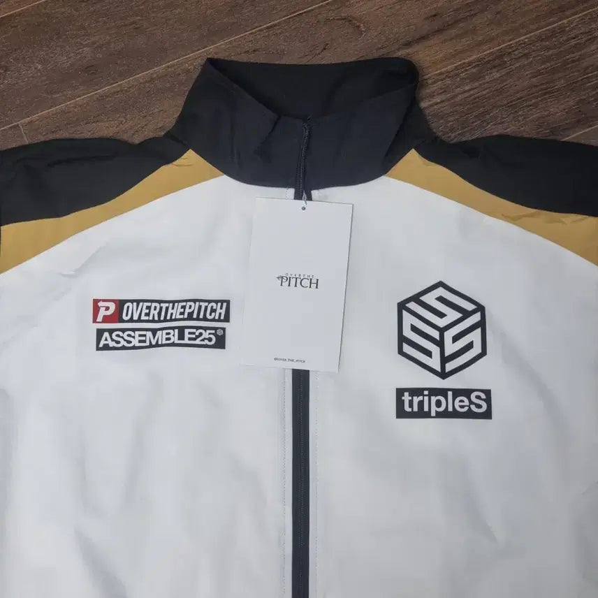 [BUNJANG] tripleS x over the pitch 25 Woven Zip-Up White XL / 트리플에스 x 오버더피치 팀 SSS 어셈블 25 우븐 집업 화이트 XL