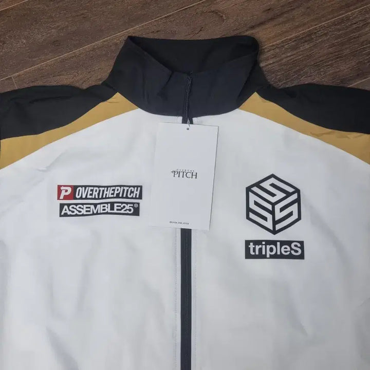 [BUNJANG] tripleS x over the pitch 25 Woven Zip-Up White XL / 트리플에스 x 오버더피치 팀 SSS 어셈블 25 우븐 집업 화이트 XL
