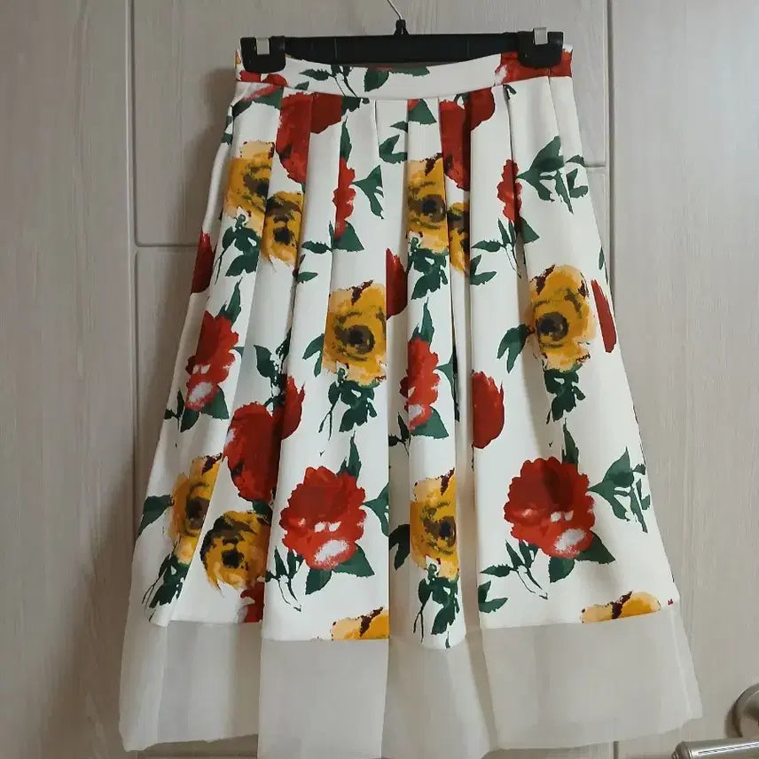 [BUNJANG] Señorita Flower Flare Skirt (Size S) / 새상품 / 세뇨리따 플라워 플레어 스커트 (S)