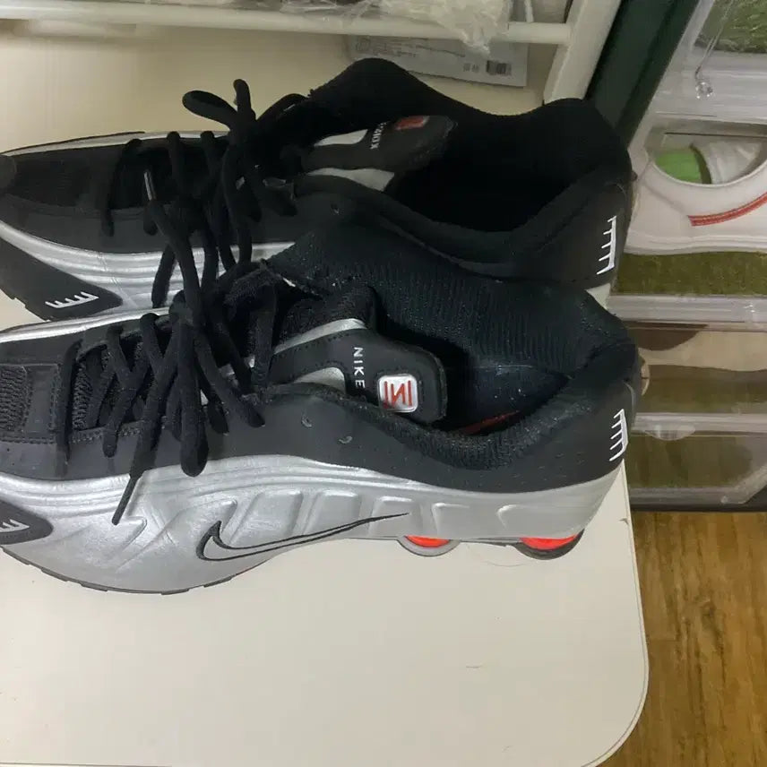 [BUNJANG] Nike Shox R4 Sneakers / 나이키 샥스 r4 290
