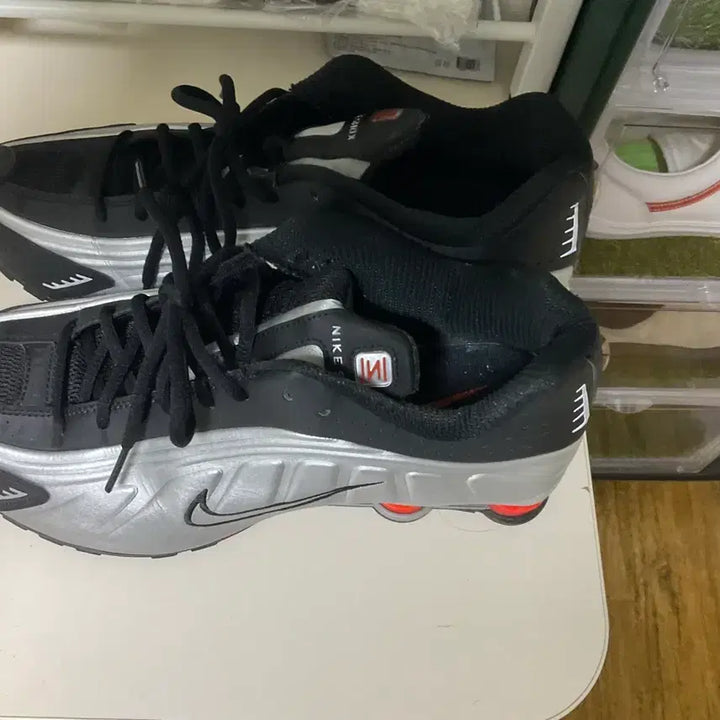 [BUNJANG] Nike Shox R4 Sneakers / 나이키 샥스 r4 290