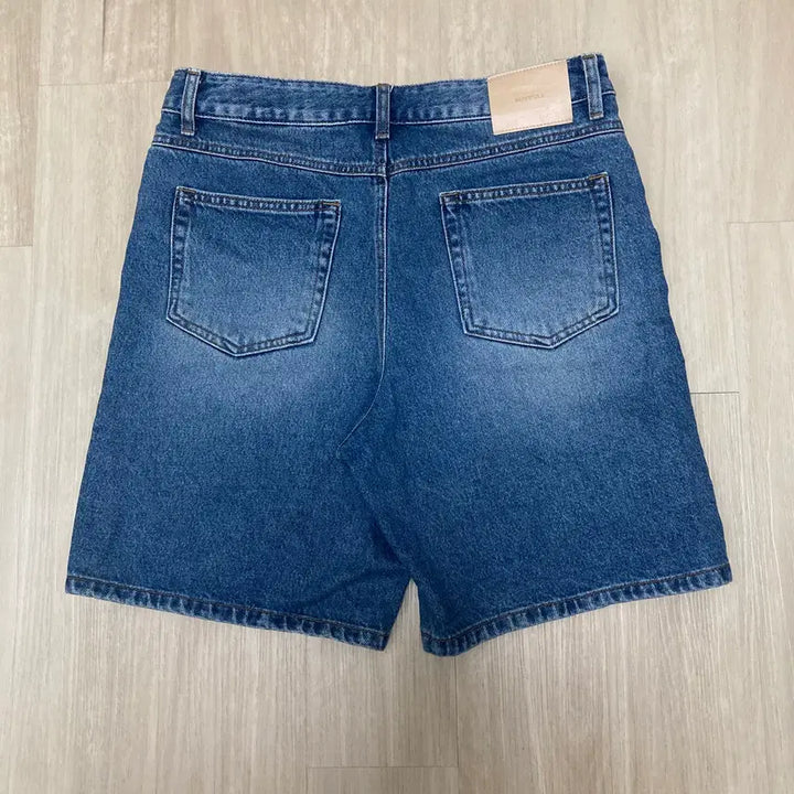 [BUNJANG] Beanpole Medium Wash Denim Shorts Size 28 (Fits 30) / 빈폴 중청 데님반바지 30