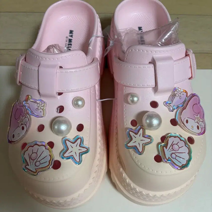 [BUNJANG] My Melody Pink Sandals with Jibbitz Charms / 마이멜로디 핑크 샌들 지비츠 장식 크록스 230