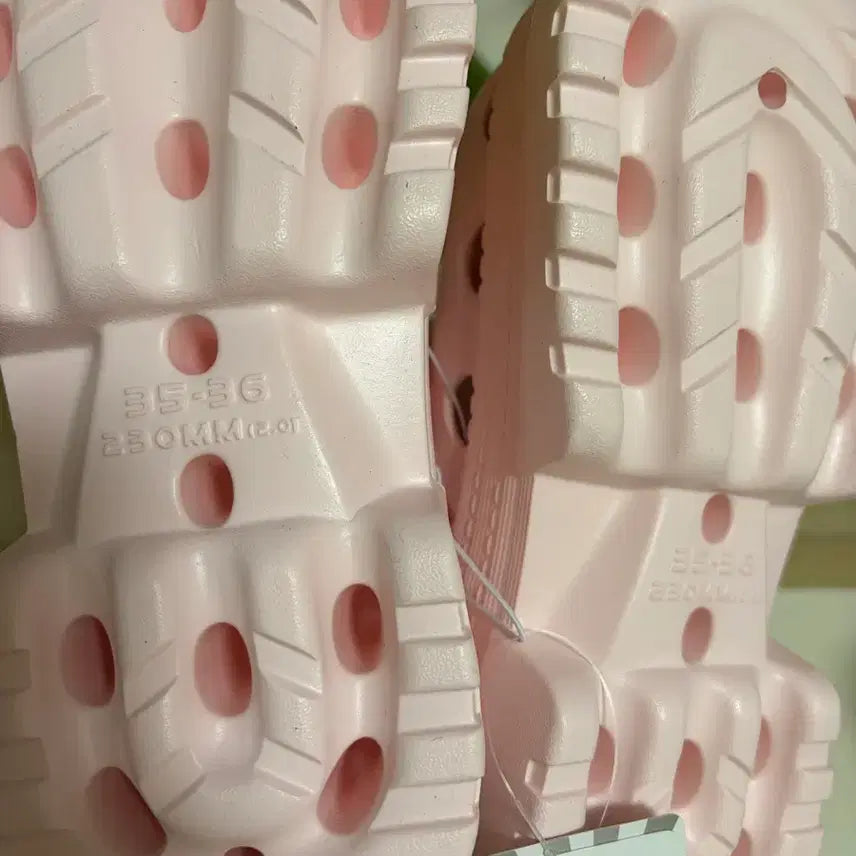 [BUNJANG] My Melody Pink Sandals with Jibbitz Charms / 마이멜로디 핑크 샌들 지비츠 장식 크록스 230