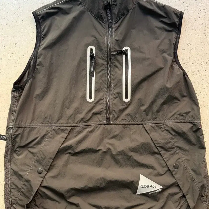 [BUNJANG] Gramicci Wander Brushed Nylon Vest Charcoal / Gramicci wander nylon vest(M size)