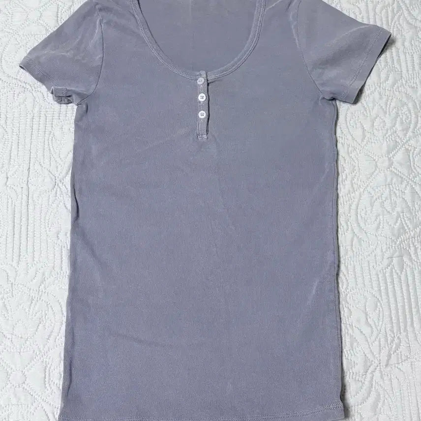 [BUNJANG] Brandy Melville Henry Neck Short Sleeve T-Shirt / 브랜디멜빌 헨리넥 반팔
