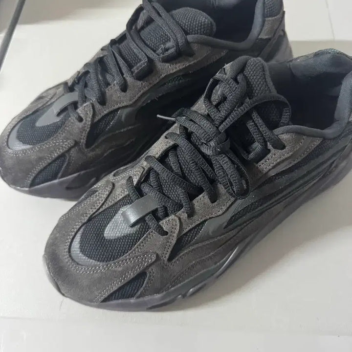 [BUNJANG] Adidas Yeezy Boost 700 V2 Vanta Sneakers / 이지부스트 700 v2 반타 280사이즈