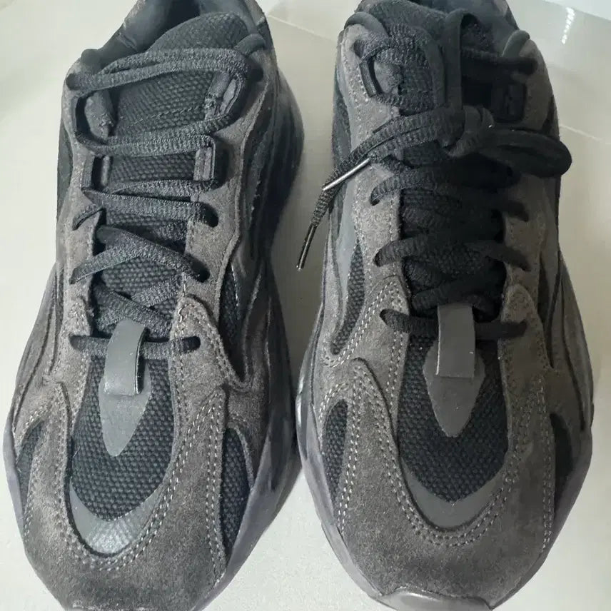 [BUNJANG] Adidas Yeezy Boost 700 V2 Vanta Sneakers / 이지부스트 700 v2 반타 280사이즈