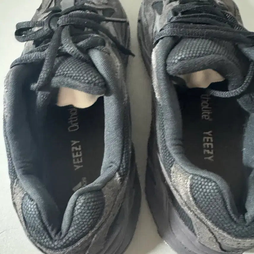 [BUNJANG] Adidas Yeezy Boost 700 V2 Vanta Sneakers / 이지부스트 700 v2 반타 280사이즈