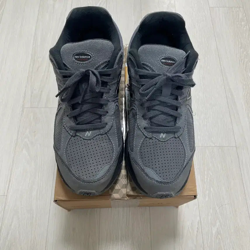 [BUNJANG] New Balance 2002R Dark Grey Sneakers / 뉴발란스 2002R 다크 그레이 275