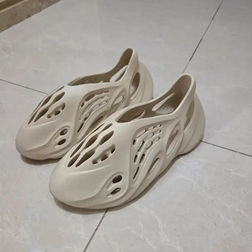 [BUNJANG] Yeezy Foam Runner Sand / 이지폼러너 샌드