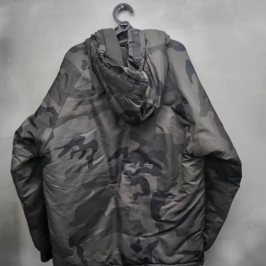 [BUNJANG] Camouflage Hooded Padded Jacket / 카모 후드 패딩 자켓 100