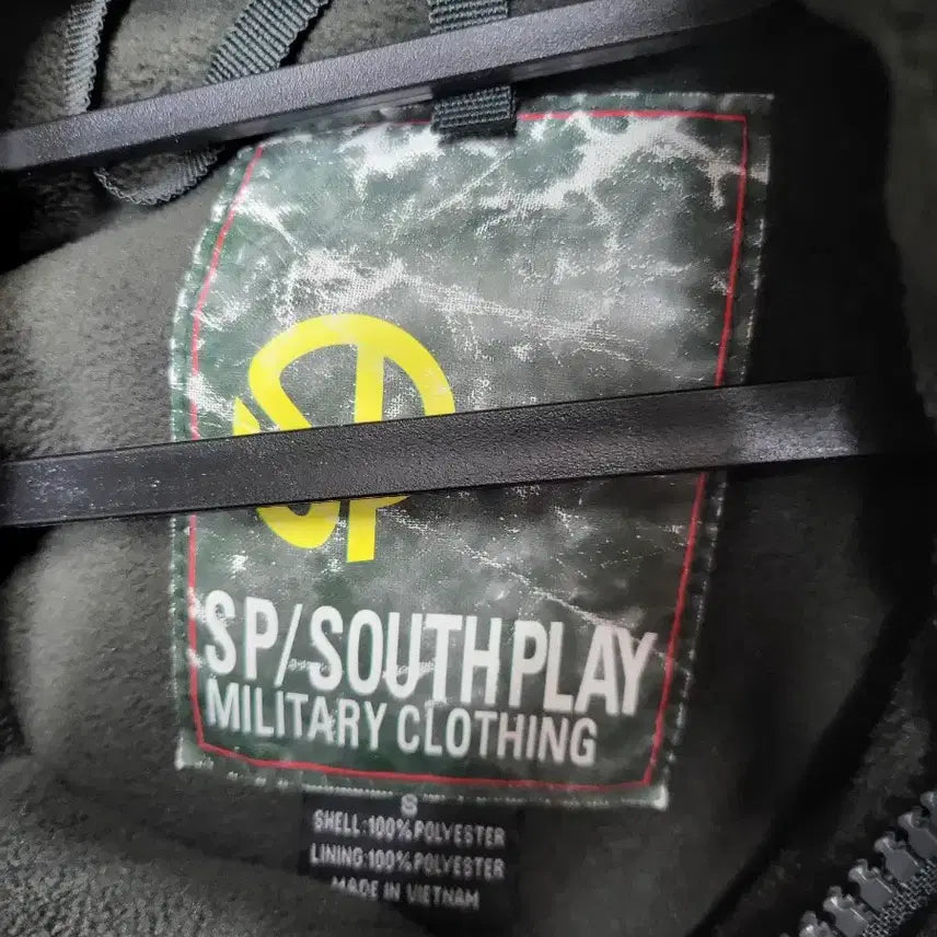 [BUNJANG] Camouflage Hooded Padded Jacket / 카모 후드 패딩 자켓 100