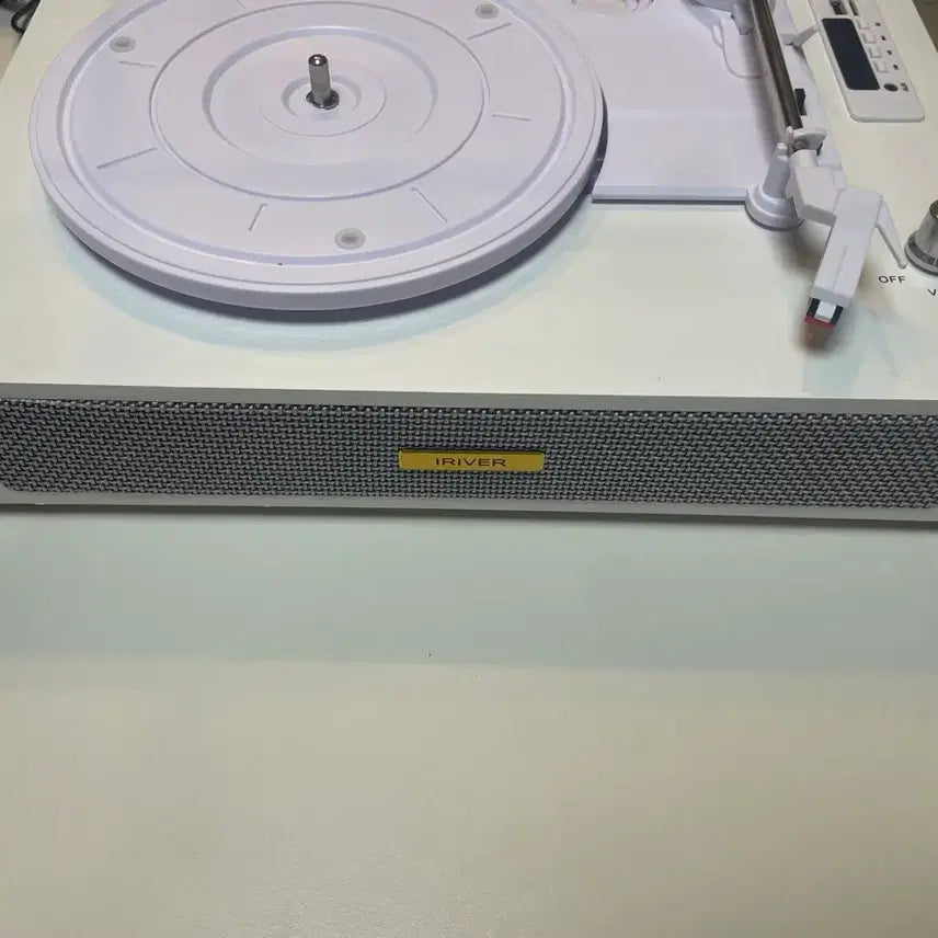 [BUNJANG] Iriver City Pop Bluetooth Turntable White + Hayao Miyazaki LP + Eminem BEST LP / 턴테이블 화이트+미야자키 하야오 LP+에미넴 BEST Lp