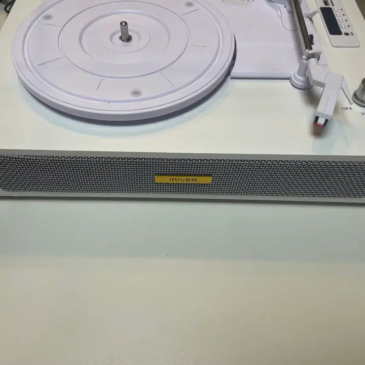 [BUNJANG] Iriver City Pop Bluetooth Turntable White + Hayao Miyazaki LP + Eminem BEST LP / 턴테이블 화이트+미야자키 하야오 LP+에미넴 BEST Lp