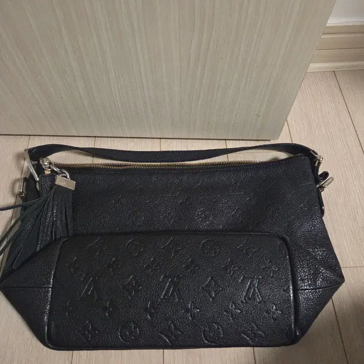 [BUNJANG] Louis Vuitton Authentic Tassel Shoulder Bag / 정품 루이비통 테슬 숄더백