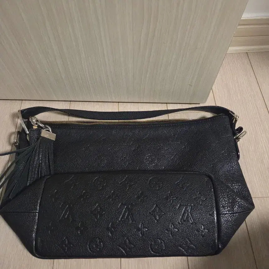 [BUNJANG] Louis Vuitton Authentic Tassel Shoulder Bag / 정품 루이비통 테슬 숄더백