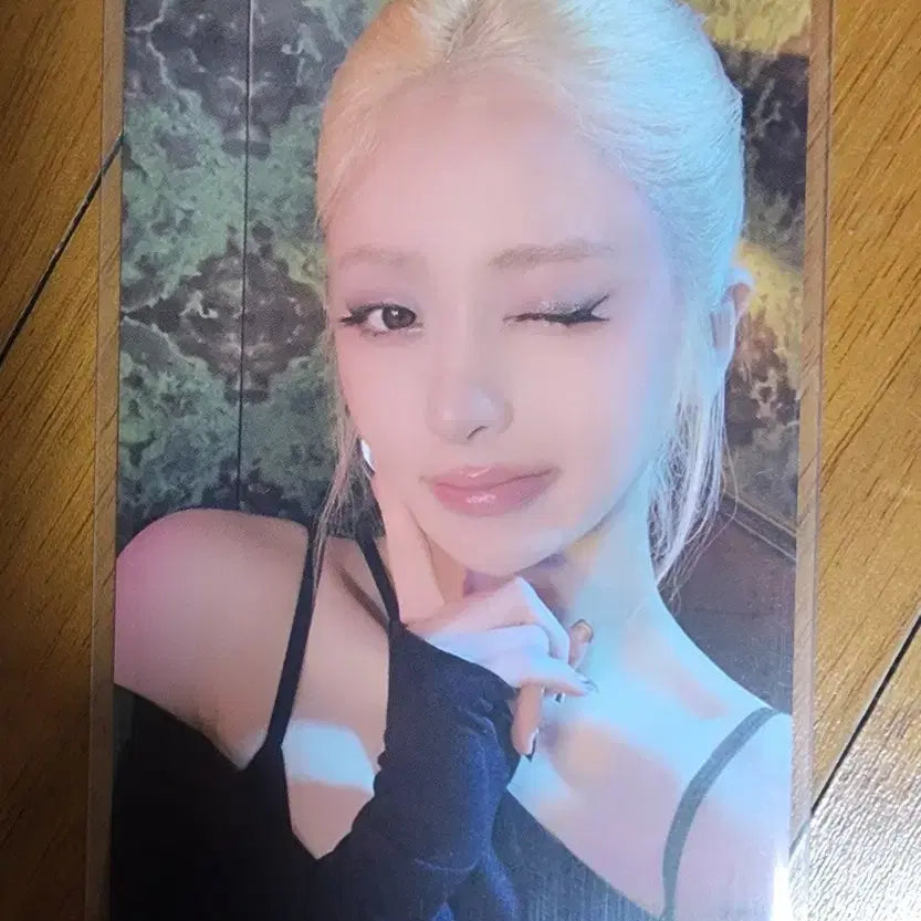 [BUNJANG] LE SSERAFIM Huh Yunjin Celebration Studio Photocard / [판매] 르세라핌 허윤진 셀러브레이션 공방포카