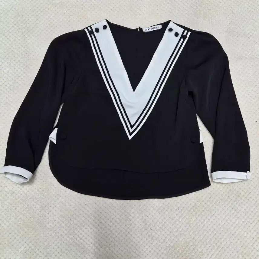 [BUNJANG] Lucky Chouette Black and White Sailor Design Blouse / 럭키슈에뜨 블랙 앤 화이트 블라우스
